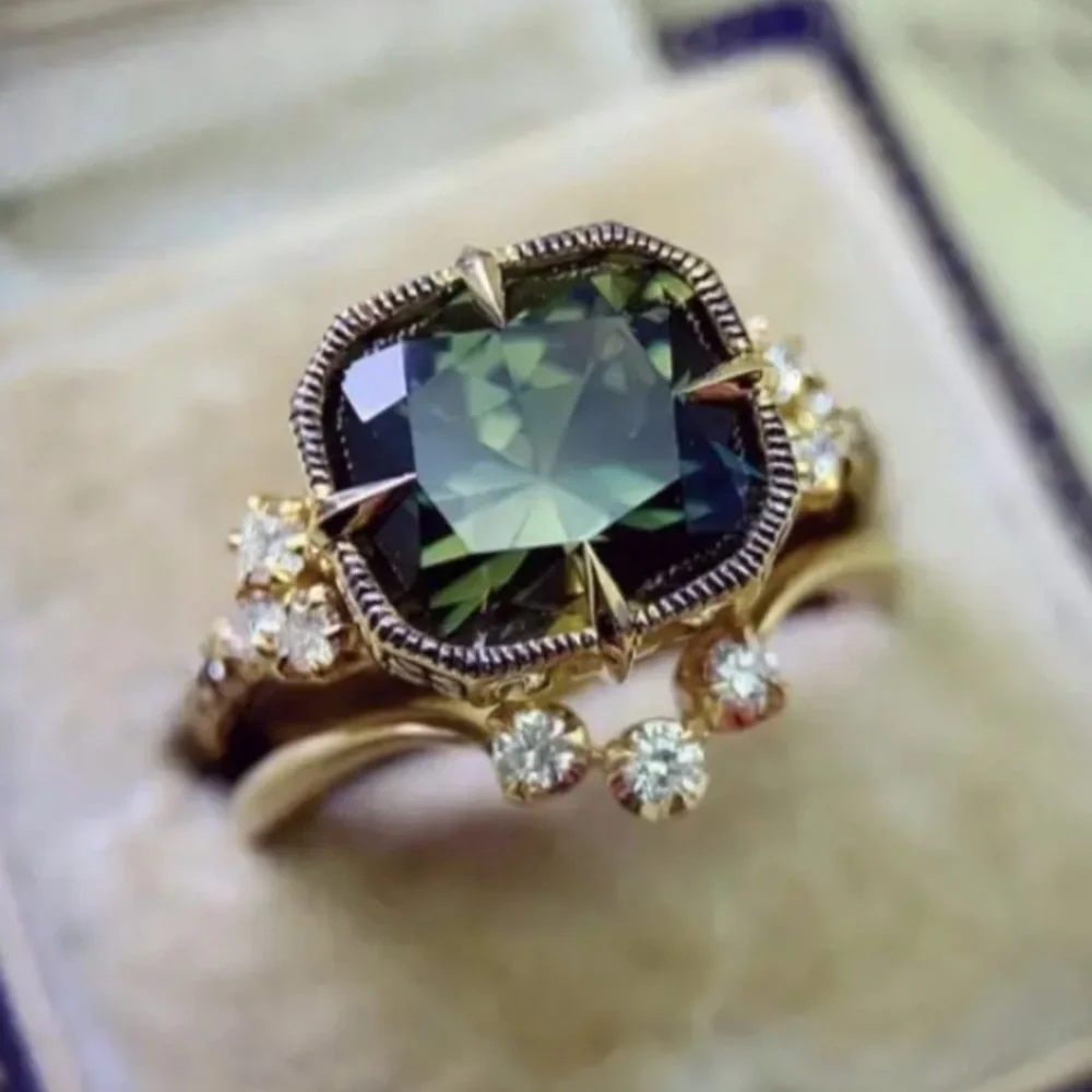 Vintage Double Band Ring with Faceted Green Gemstone